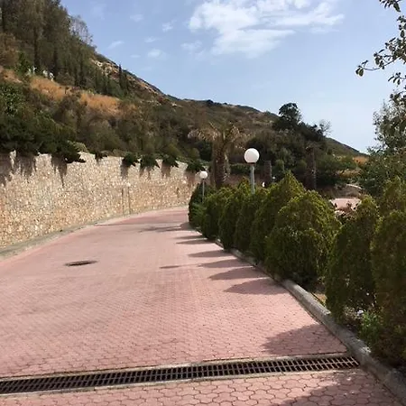 Manos Villa *